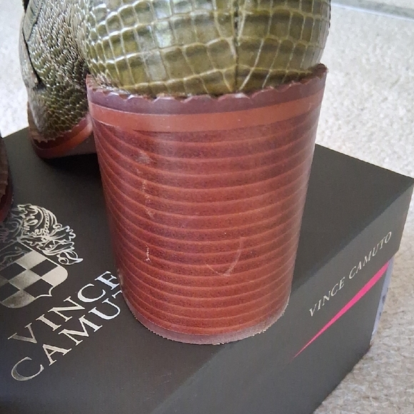 New In Box Vince Camuto Olive Loafers for Women - Picture 6 of 8